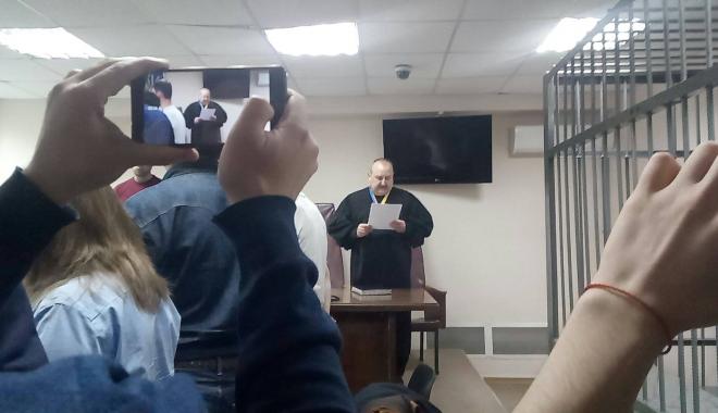 Судья Игорь Семиряд зачитывает решение по "одоробло". Фото: Надежда Шостак