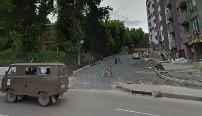 Новость о пробивке стала шоком для жителей дома. Фото: google.com.ua
