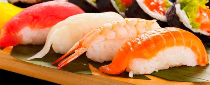 Вкусные и полезные блюда японской кухни: суши по разумным ценам