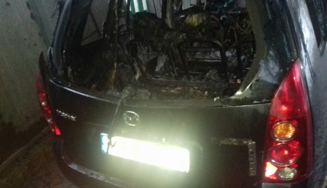 За одну ночь загорелись два авто. Фото: ГСЧС
