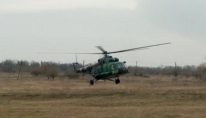 Вертолеты облетали территорию военного склада. Фото: Павел Федосенко