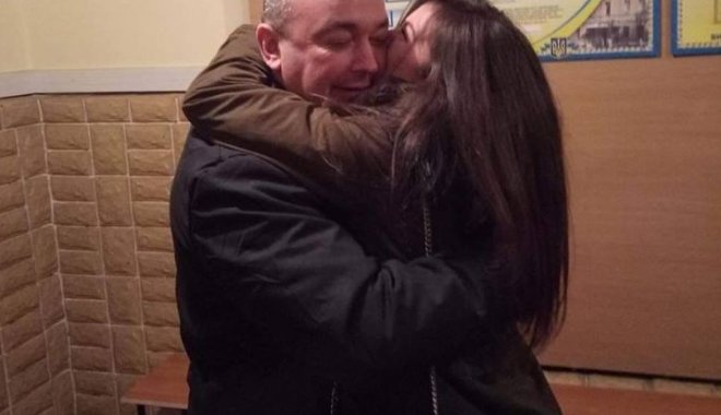 Андрей Алимпиев с дочерью после освобождения. Фото: Facebook