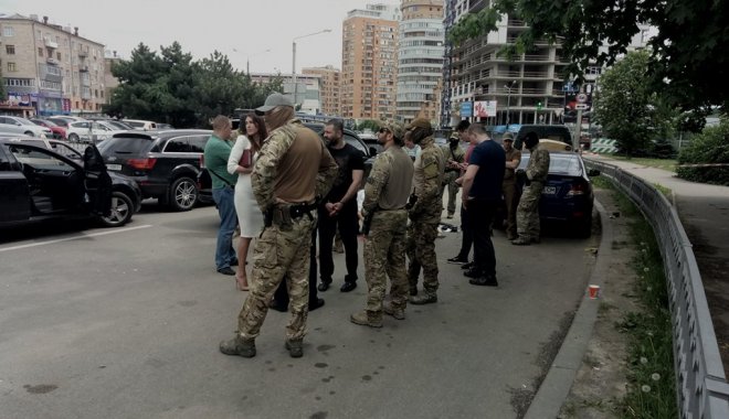 Задержанный - в центре, в черной футболке. Фото: NewsRoom