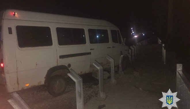 Пьяный водитель врезался в ремонтное ограждение. Фото: Патрульная полиция в Харькове