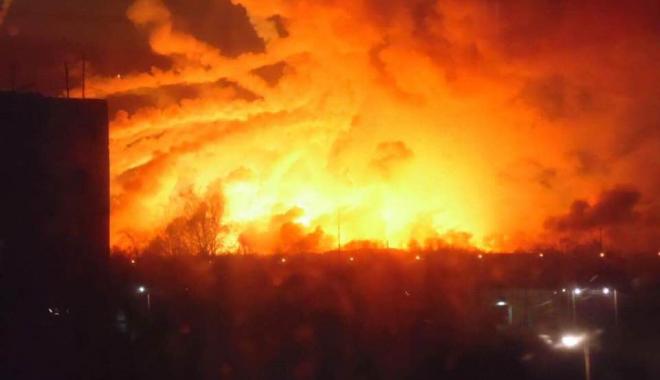 Зарево взрывов. Фото: glavnoe.ua
