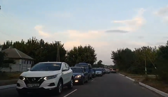 Пробка растянулась на несколько километров. Кадр из видео
