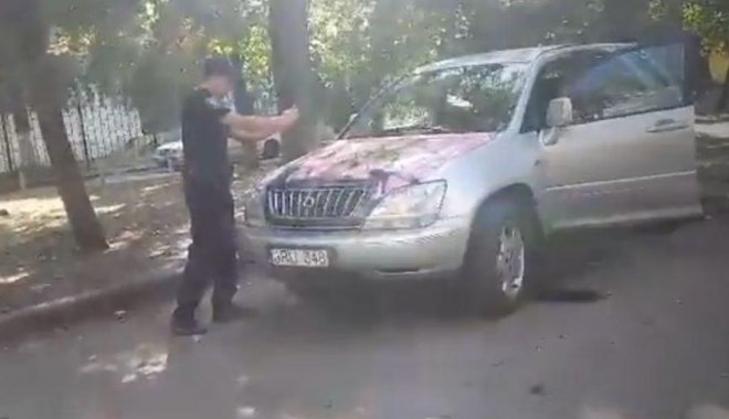 На месте работали патрульные. Кадр из видео