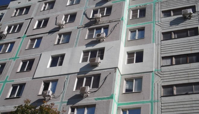 Мужчина грозился прыгнуть вниз. Фото: VistaNews.ru