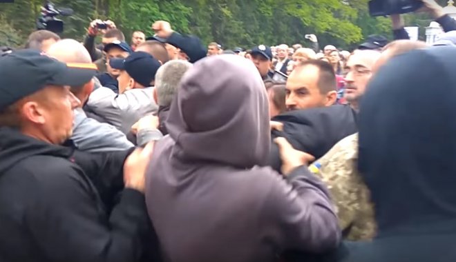 Спартак Головачев (справа). Кадр из видео