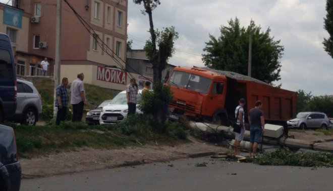 Авария на улице Академика Павлова. Фото: vk.com/h_kharkov