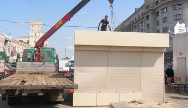 За 11 месяцев коммунальщики снесли 111 киосков. Фото: city.kharkov.ua
