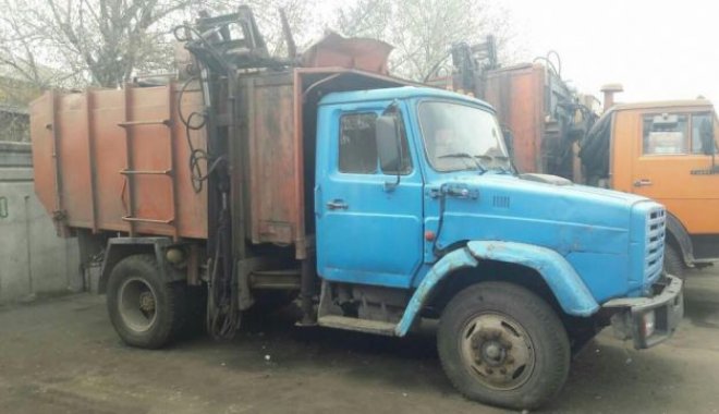 Школьницу сбил мусоровоз. Фото: OLX.ua