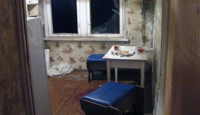 Мужчина выпал в разбитое окно. Фото: ГУНП