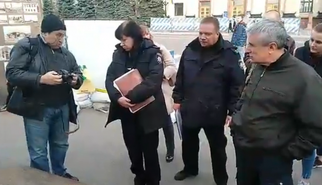 Справа - заявитель. Кадр из видео