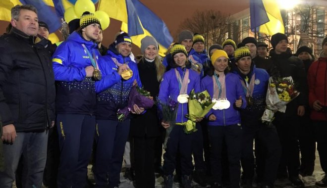 Паралимпийцев встречали на площади Конституции. Фото: NewsRoom