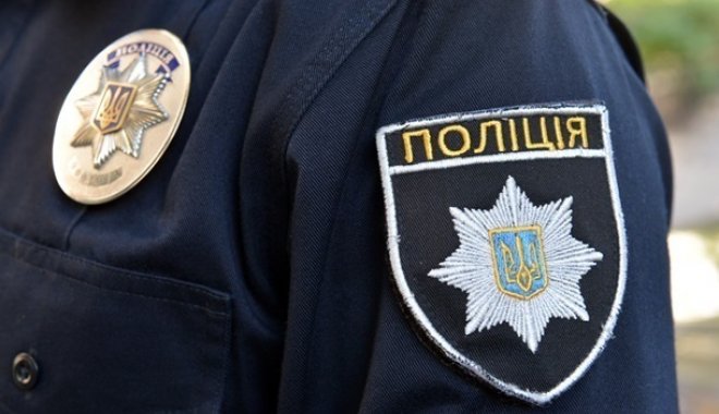 Мужчина умер на остановке. Фото: Корреспондент.net