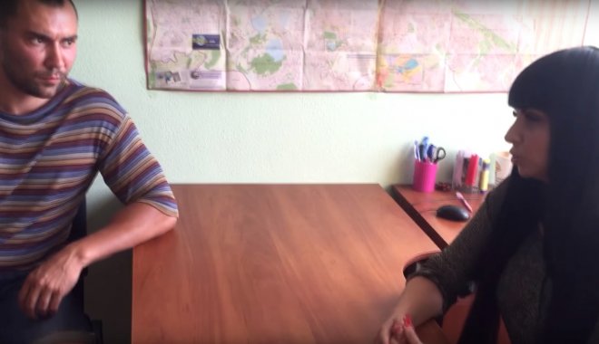 Павел Онищенко и менеджер конторы Фото: кадр из видео