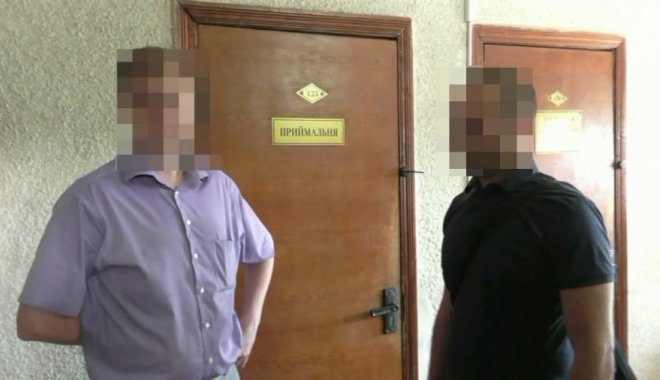 Госслужащего задержали на взятке. Фото: СБУ