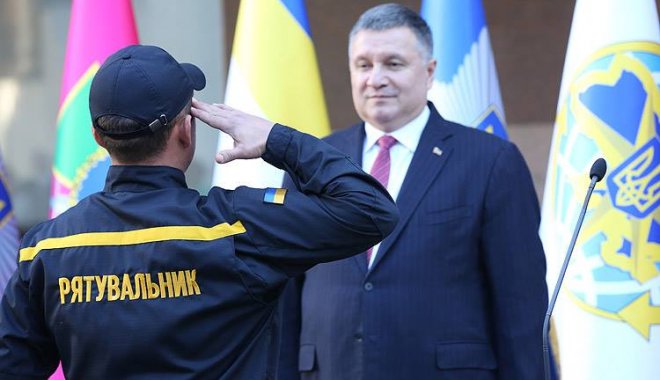 Наградили спасателей. Фото: ГСЧС