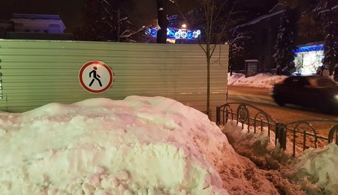 На Сумской перекрыт тротуар. Фото: Facebook Сергей Землянский
