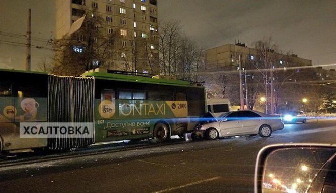 Пострадал водитель иномарки. Фото: ХС | Харьков