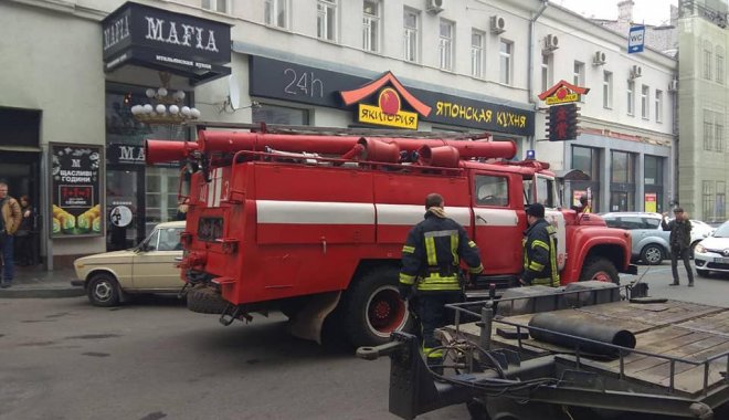 Бомбу в здании не нашли. Фото: Жить в Харькове